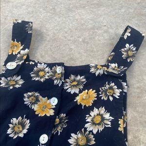 2 for 25$ — Vintage 90s Express Daisy Floral Romper with Pockets Overalls